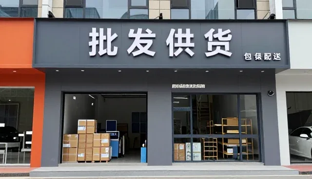 仓储物流中的定制工装服优势展示